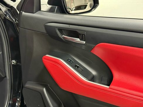 Used 2022 Toyota Highlander XSE image 43