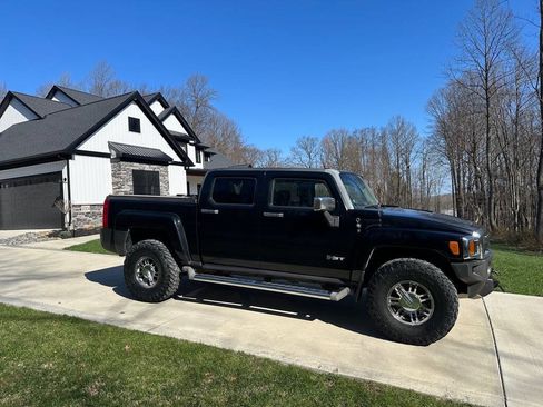 Used 2009 HUMMER H3T Alpha AWD/4WD image 2
