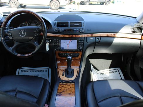 Used 2008 Mercedes-Benz E 350 4MATIC Sedan image 11