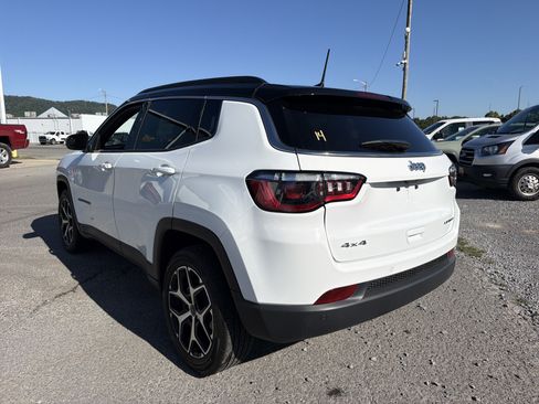Used 2025 Jeep Compass Limited AWD/4WD image 6