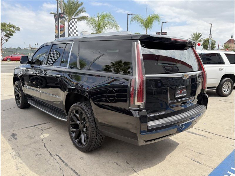 Used 2016 Cadillac Escalade ESV Luxury AWD/4WD image 4