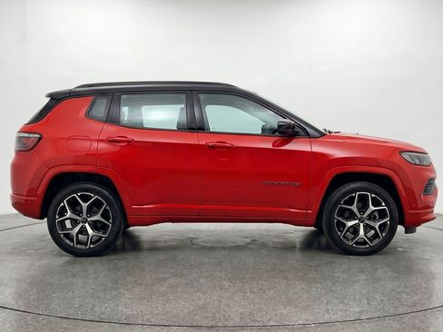 Used 2025 Jeep Compass Limited AWD/4WD image 11