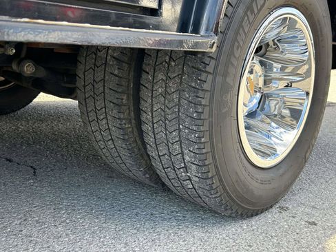 Used 2024 Chevrolet Silverado 3500 LT w/ Convenience Package image 9