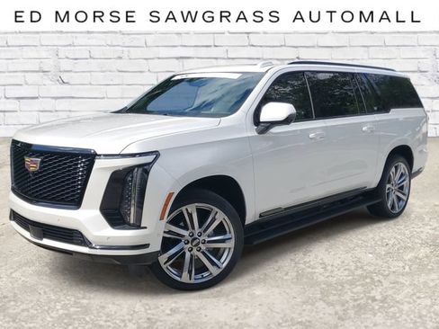 Used 2025 Cadillac Escalade ESV Sport Platinum AWD/4WD image 1