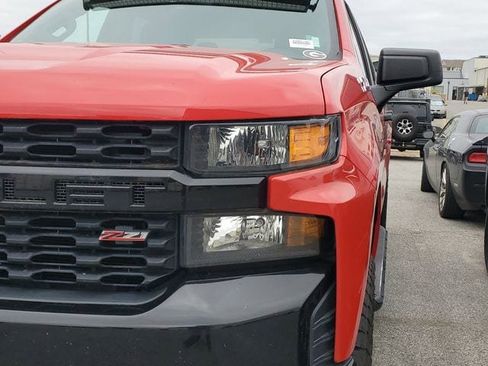 Used 2019 Chevrolet Silverado 1500 Custom Trail Boss w/ Custom Convenience Package AWD/4WD image 4