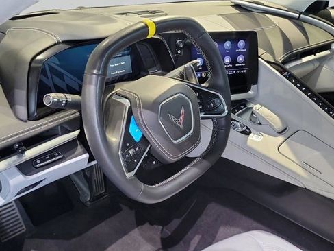 Used 2023 Chevrolet Corvette Stingray Premium Conv w/ Z51 Performance Package RWD image 7