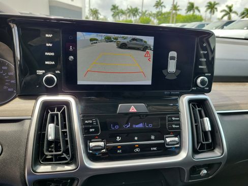 Used 2022 Kia Sorento EX w/ Panoramic Sunroof Package FWD image 11