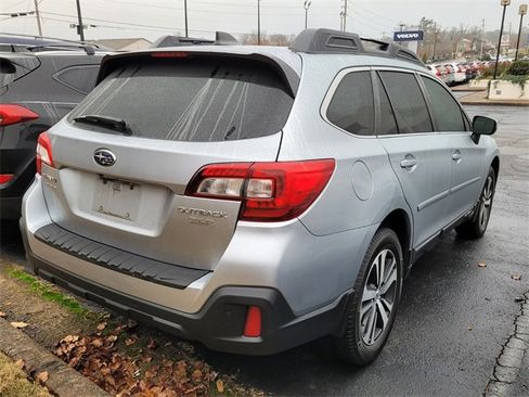 Used 2018 Subaru Outback 3.6R Limited image 9