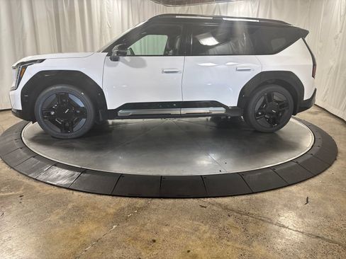 New 2026 Kia EV9 GT-Line image 3