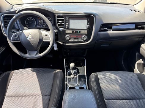 Used 2019 Mitsubishi Outlander ES FWD image 12