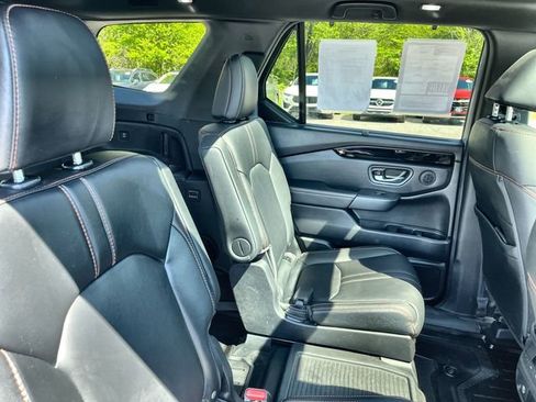 Used 2025 Honda Pilot TrailSport image 15