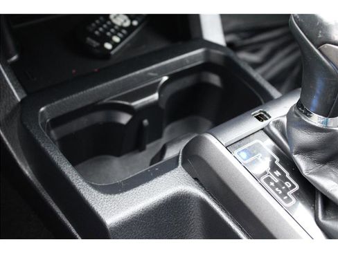 Used 2017 Toyota Tacoma TRD Off-Road w/ Premium & Technology Package image 28