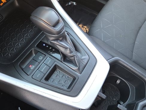 Used 2022 Toyota RAV4 XLE FWD image 31
