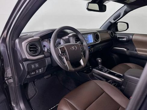 Used 2021 Toyota Tacoma Limited AWD/4WD image 9