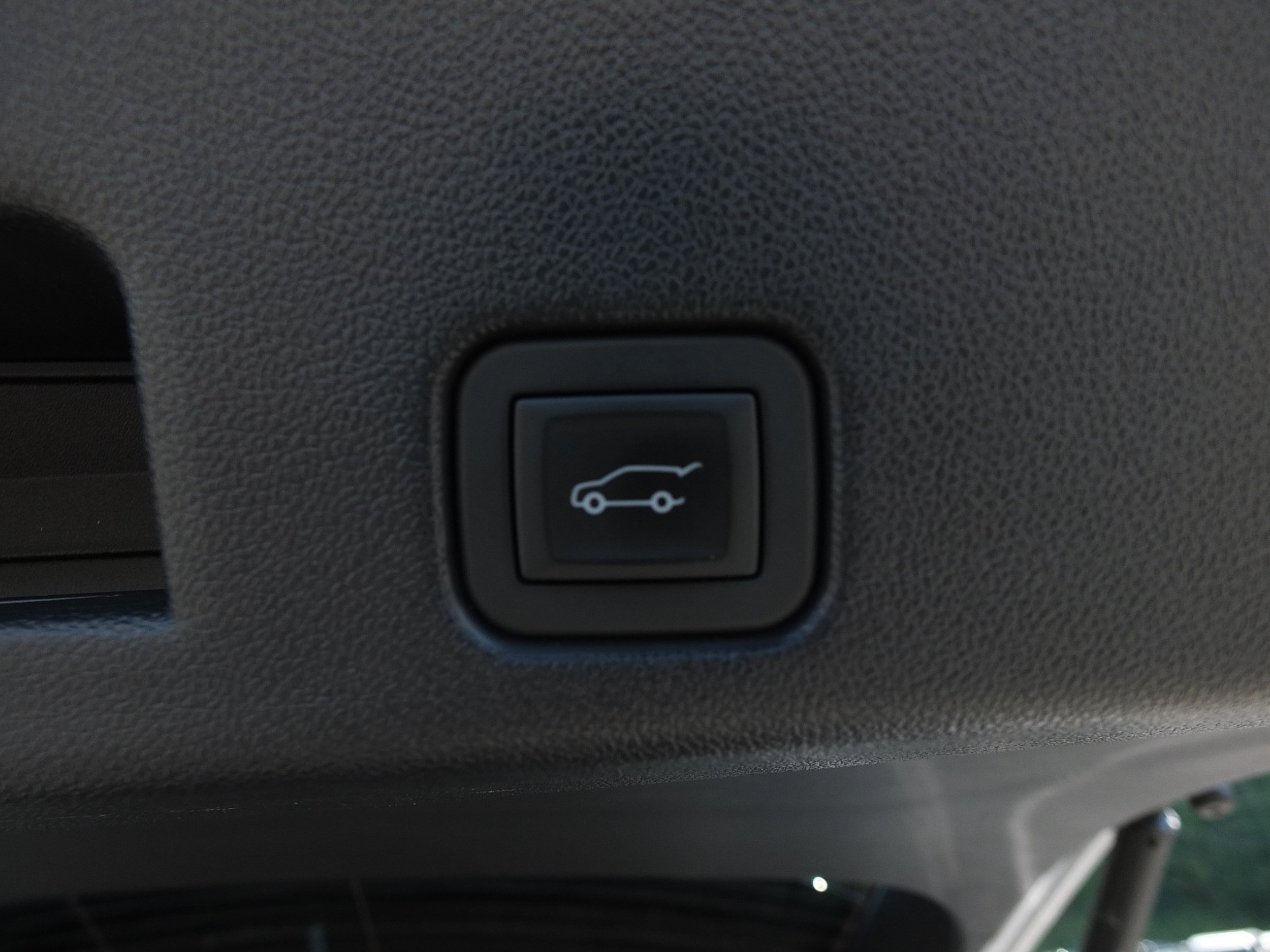 Used 2025 Chevrolet Traverse RS w/ LPO, Floor Liner Package FWD image 19