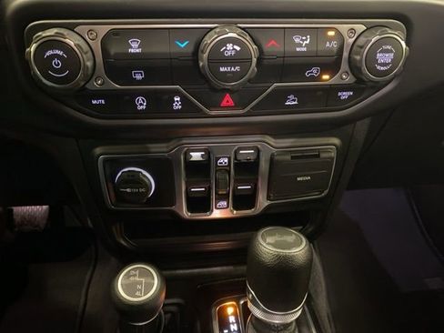 Used 2022 Jeep Wrangler Unlimited Sport AWD/4WD image 16