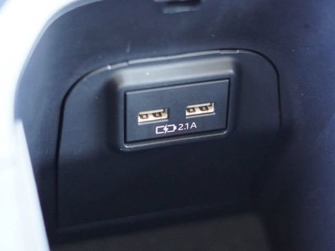 Used 2021 Toyota RAV4 XLE Premium AWD/4WD image 40