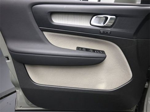 Used 2023 Volvo XC40 B5 Plus w/ Protection Package Premier image 21