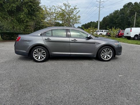 Used 2013 Ford Taurus Limited FWD image 7