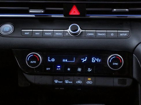 Certified 2024 Hyundai Elantra SEL image 17