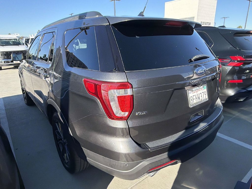 Used 2018 Ford Explorer XLT w/ Equipment Group 202A FWD image 11