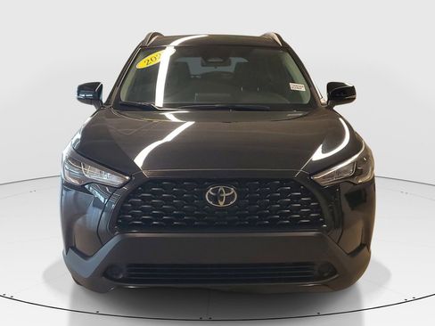 Used 2023 Toyota Corolla Cross LE FWD image 2