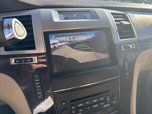 Used 2013 Cadillac Escalade Premium image 28