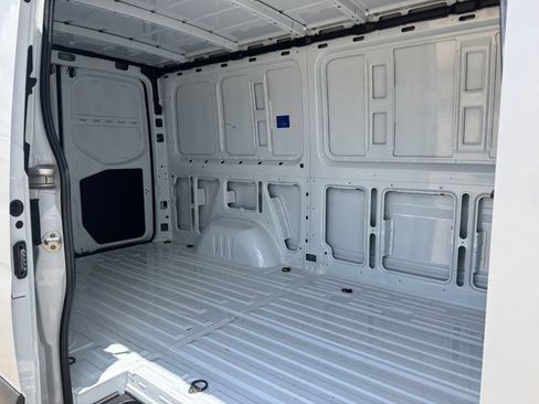 Used 2025 Mercedes-Benz Sprinter 2500 image 26