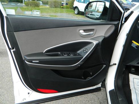 Used 2016 Hyundai Santa Fe SE image 23