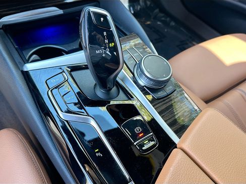Used 2023 BMW 540i w/ Premium Package image 17
