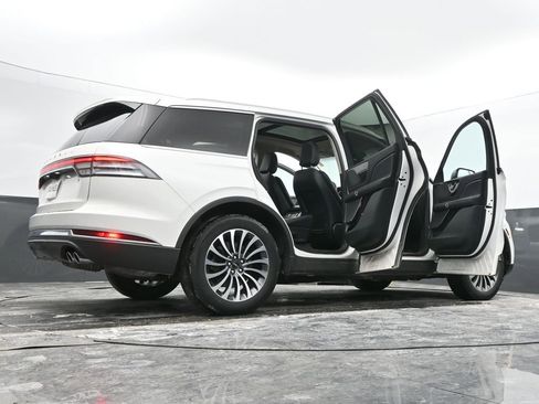 Used 2023 Lincoln Aviator AWD w/ Premium Package image 76