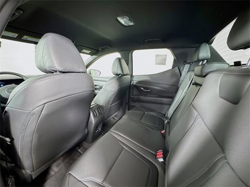 Certified 2025 Hyundai Santa Cruz SEL image 17