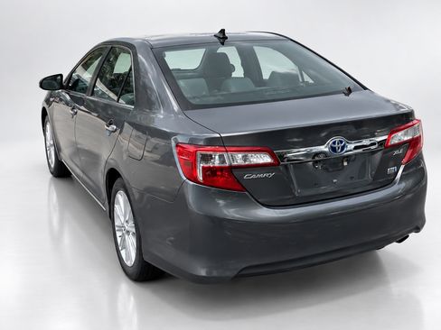 Used 2014 Toyota Camry XLE w/ Leather Package FWD image 12