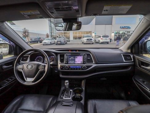 Used 2017 Toyota Highlander Limited image 54