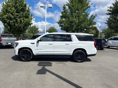 Used 2022 GMC Yukon XL Denali AWD/4WD image 2