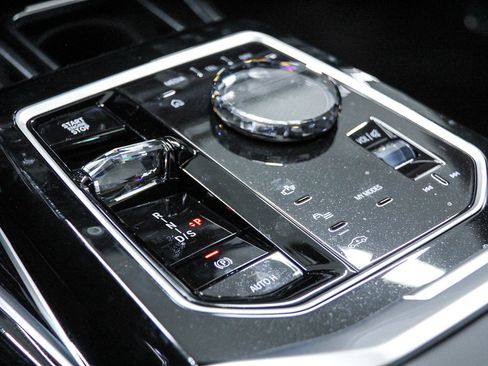 New 2026 BMW 740i w/ Premium Package RWD image 20