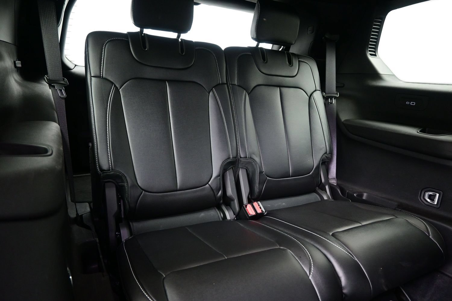 Used 2024 Jeep Grand Cherokee L Limited w/ Black Appearance Package AWD/4WD image 17