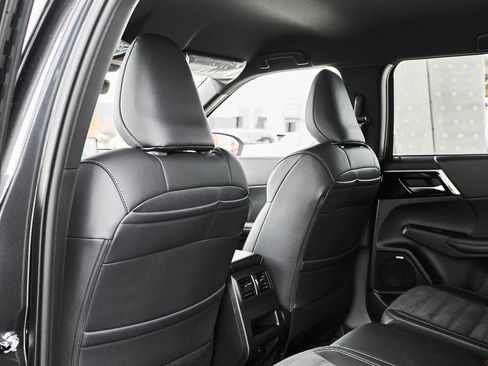 New 2026 Mitsubishi Outlander LE FWD image 45