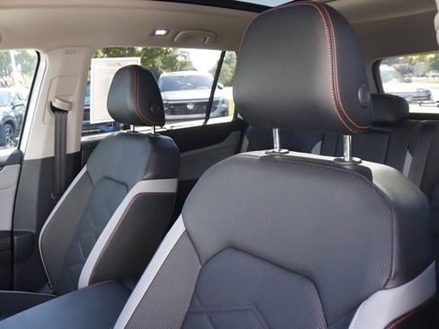 Used 2024 Volkswagen Atlas Peak Edition SE image 15
