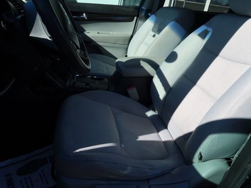 Used 2013 Kia Sorento LX w/ Convenience Pkg image 6