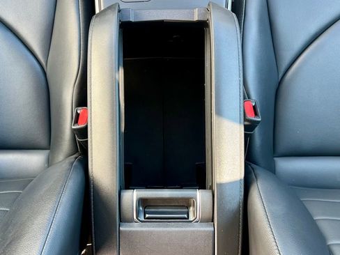 Used 2024 Toyota Highlander XLE image 34