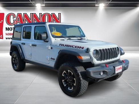 Used 2025 Jeep Wrangler Unlimited Rubicon AWD/4WD image 3