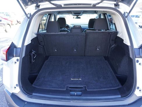 Used 2022 Nissan Rogue SV image 21