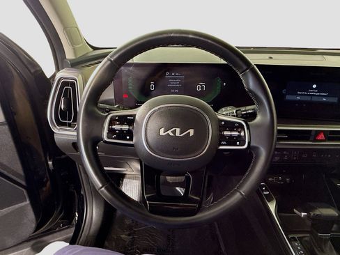 Used 2025 Kia Sorento S w/ Panoramic Sunroof Package image 13