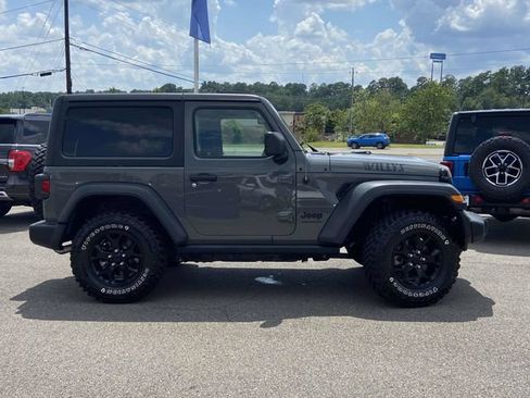 Used 2020 Jeep Wrangler Sport AWD/4WD image 2