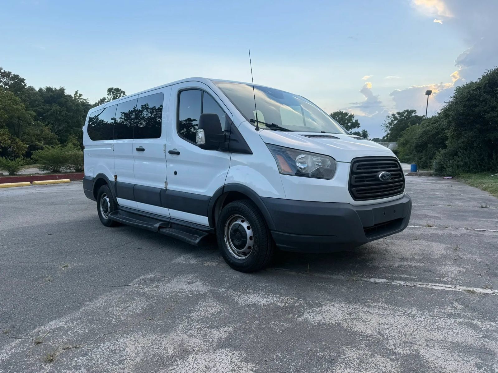 Used 2016 Ford Transit 150 XL RWD image 1