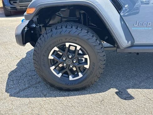 Certified 2025 Jeep Wrangler Unlimited Rubicon 4xe w/ Convenience Group AWD/4WD image 13