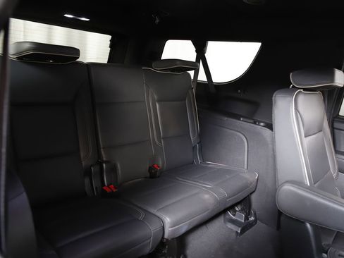 Used 2023 Chevrolet Suburban Premier image 10