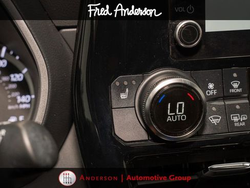 Used 2023 Toyota Highlander XLE FWD image 18