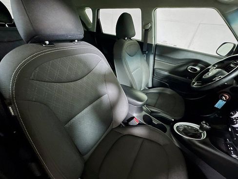 Used 2018 Kia Soul FWD image 24
